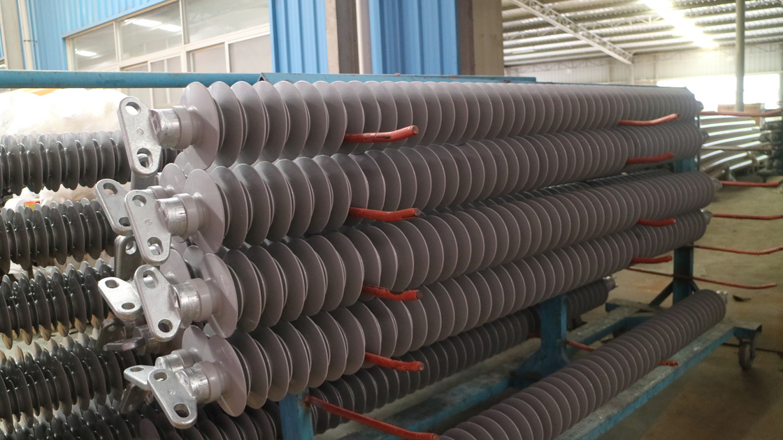 बिजली आवृत्ति छिद्रण वोल्टेज 100kV-1000kV स्टेशन पोस्ट इन्सुलेटर 5kg-200KGS सिलिकॉन रबर